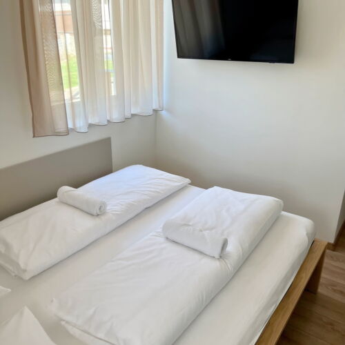 Apartman s koupelnou s manželskou postelí s 1 ložnicí přízemní