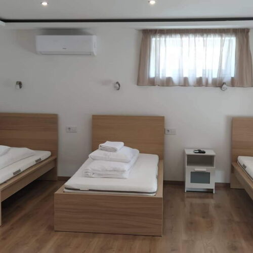 Apartman s terasou pro 4 os. s 1 ložnicí v suterénu