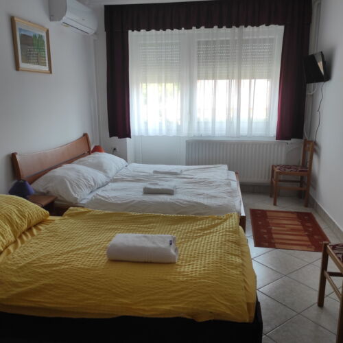 Doppelzimmer Obergeschoss mit Balkon (Zusatzbett möglich)