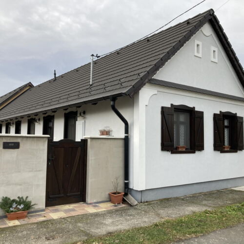 Yard View Ground Floor 2-Room Apartment for 4 Persons