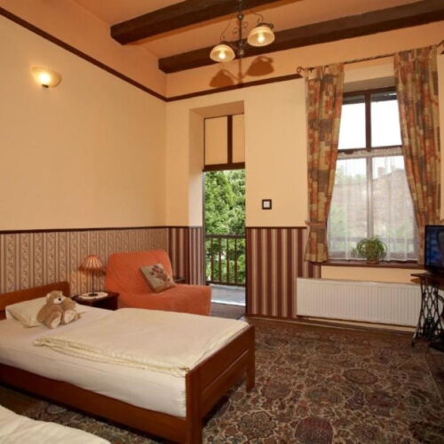 Pokój 2-osobowy z łazienką z widokiem na ogród