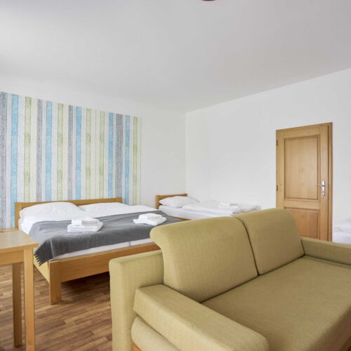 Camera cvadrupla deluxe cu balcon