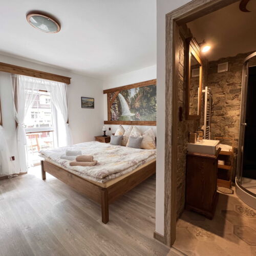 Pokoj se sprchou s balkónem pro 2 os.