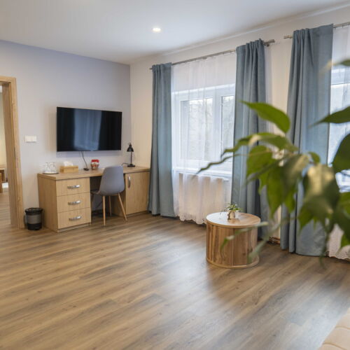 Apartament superior cu balcon cu 1 camera pentru 2 pers. (se poate solicita pat suplimentar)