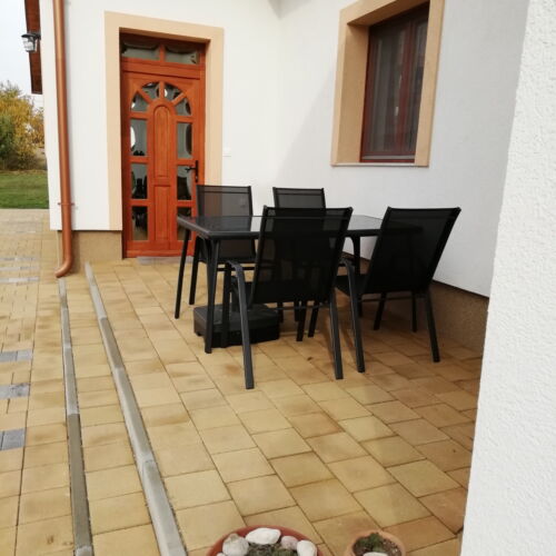 Apartman pro 4 os. se 2 ložnicemi s výhledem do dvora přízemní