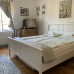 Ground Floor Whole House 2-Room Apartment for 5 Persons (extra bed available)