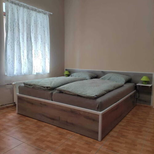 Apartman se sprchou s vlastní kuchyňkou pro 4 os. se 2 ložnicemi (s možností přistýlky)