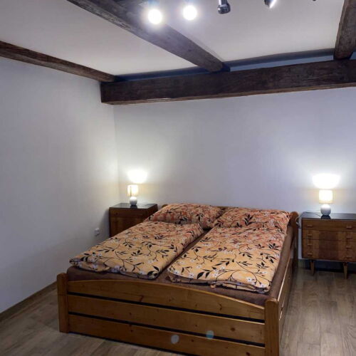 Apartament cu duș cu bucătărie proprie pentru 3 pers. (se poate solicita pat suplimentar)