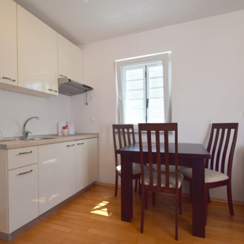 Upstairs 4-Room Air Conditioned Apartment for 7 Persons