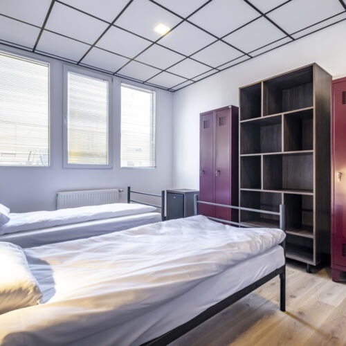 Pokój 2-osobowy w suterenie (możliwa dostawka)