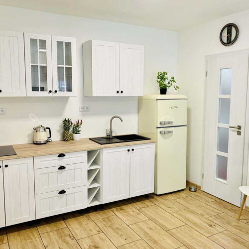 Apartman se sprchou s privátní koupelnou mimo apartmán pro 4 os.