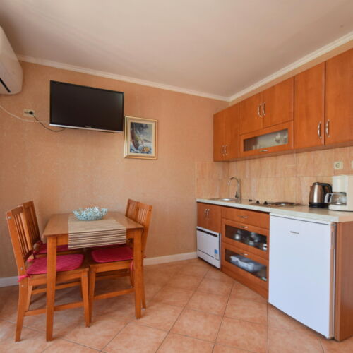 Classic 2-Room Air Conditioned Apartment for 3 Persons