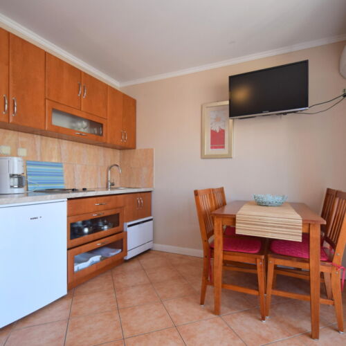Classic 2-Room Air Conditioned Apartment for 3 Persons