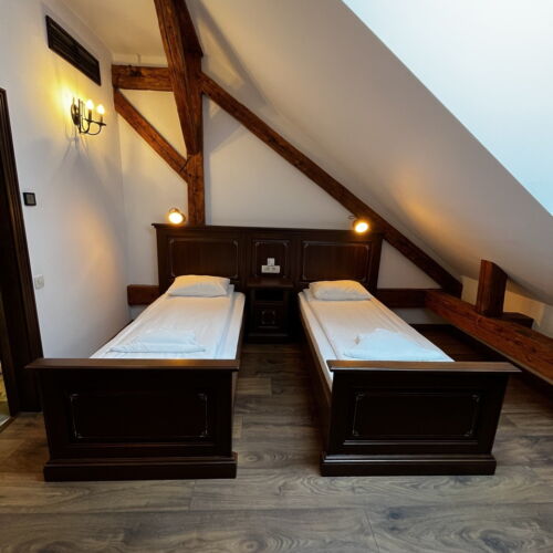 Camera twin deluxe la mansardă