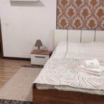 Pokoj s manželskou postelí v přízemí  (s možností přistýlky)