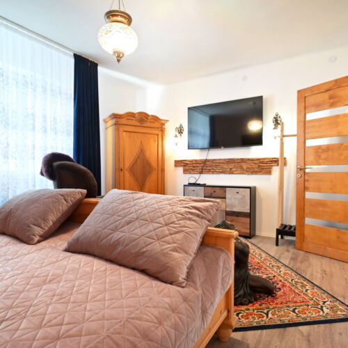 Ground Floor Romantic Holiday Home for 6 Persons