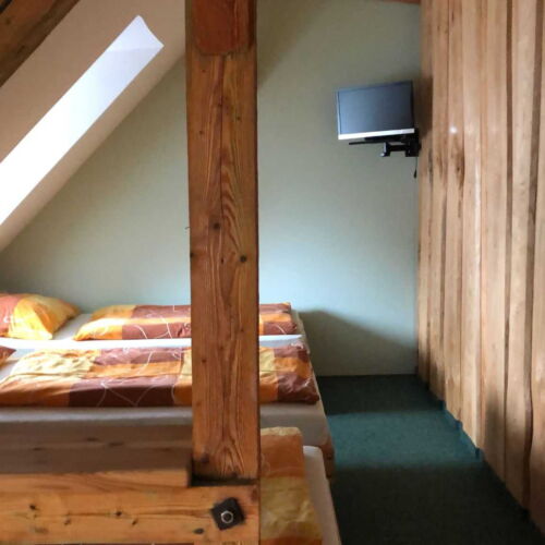 6 Person Room with Shower