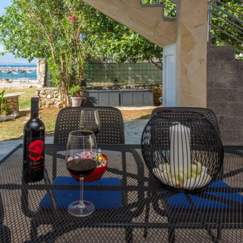 Apartament family cu vedere parțială spre mare cu 2 camere pentru 4 pers.