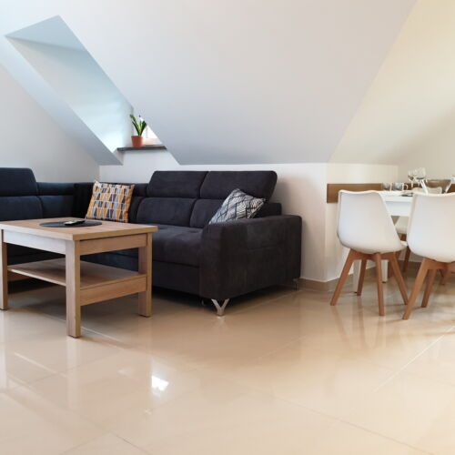 Apartament 4-osobowy z balkonem z własną kuchnią z 2 pomieszczeniami sypialnianymi