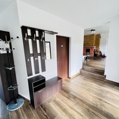 Hütte mit Aussicht auf den Wald