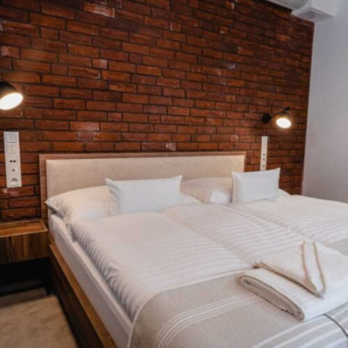 Apartament cu aer condiționat cu duș cu 1 camera pentru 2 pers. (se poate solicita pat suplimentar)