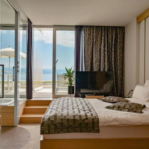 Camera dubla queen cu vedere spre mare