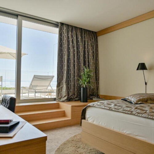 Camera dubla superior cu vedere spre mare