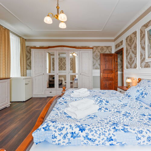 Pokój 3-osobowy z klimatyzacją z tarasem (możliwa dostawka)