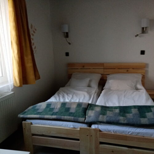 Camera dubla classic la etaj