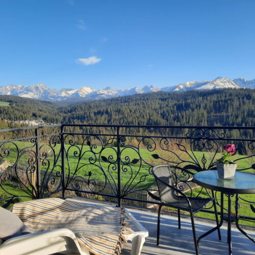 Apartament 4-osobowy z tarasem z widokiem na góry z 2 pomieszczeniami sypialnianymi