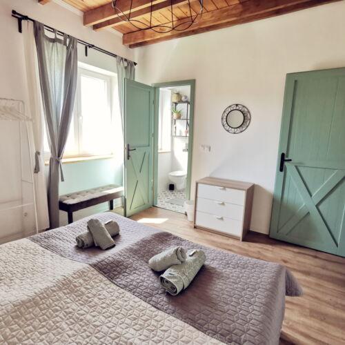 Casă de vară familial(ă) cu grădină pentru 8 pers. (se inchirieaza doar integral)