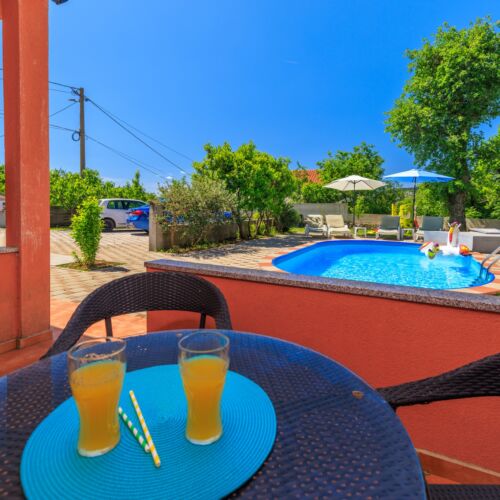 Yard View Ground Floor Holiday Home for 8 Persons