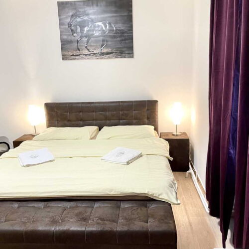 Pokoj s manželskou postelí