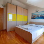 Economy Apartman pro 8 os. se 4 ložnicemi s výhledem na moře
