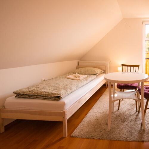 Casă de weekend familial(ă) întreaga unitate pentru 8 pers. (se inchirieaza doar integral)