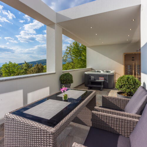 Sea View Ground Floor Holiday Home for 4 Persons