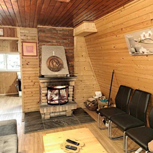 Chata cu duș cu chicinetă proprie pentru 7 pers. (se inchirieaza doar integral)