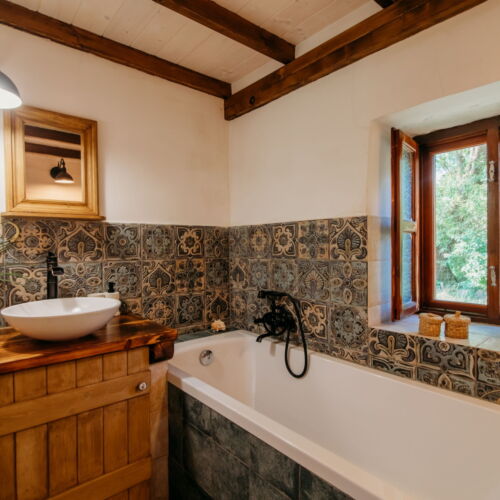 Apartament la parter întreaga unitate cu 1 camera pentru 4 pers.