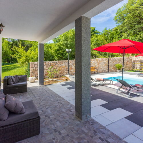 Pool Side Upstairs 4-Room Apartment for 8 Persons