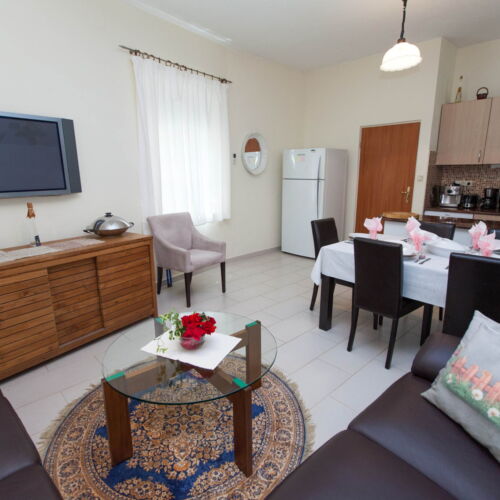 Garden View Whole House Holiday Home for 8 Persons