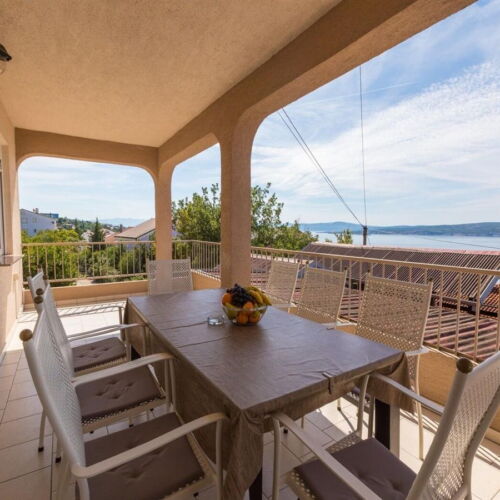 Sea View Upstairs 4-Room Apartment for 7 Persons