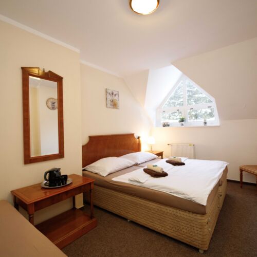 Upstairs Triple Room with Shower