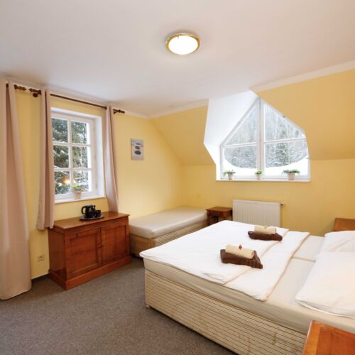 Balcony Triple Room with Shower (extra bed available)