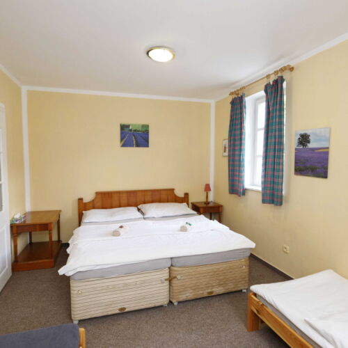 Upstairs Quadruple Room with Shower