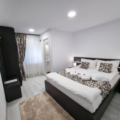 Camera dubla la parter cu baie