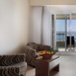 Apartament 3-osobowy z balkonem z widokiem na morze z 1 pomieszczeniem sypialnianym