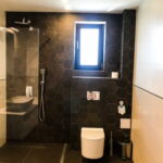 Földszintes fürdőszobás franciaágyas szoba (pótágyazható)