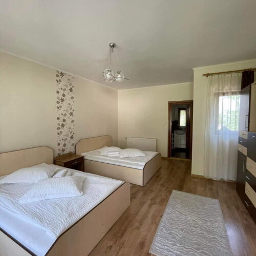 Camera cvadrupla classic cu balcon