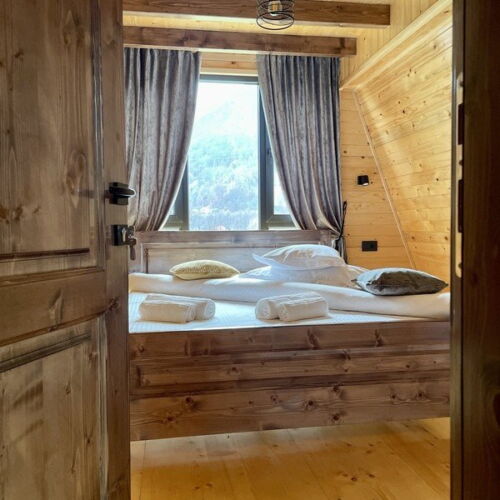 Cabană întreaga unitate cu vedere spre mare pentru 10 pers. (se inchirieaza doar integral)