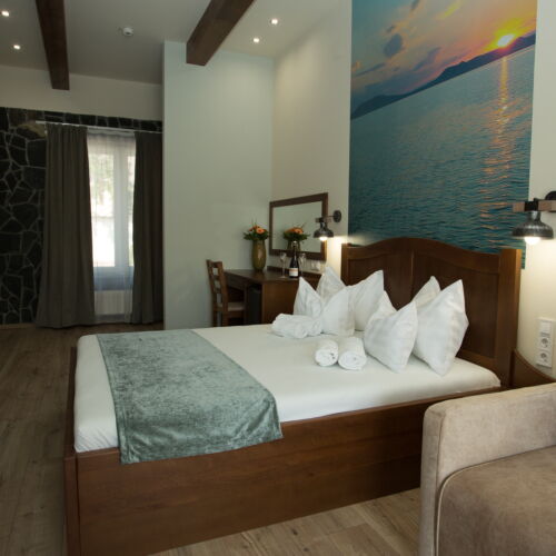 Camera cvadrupla premium cu balcon